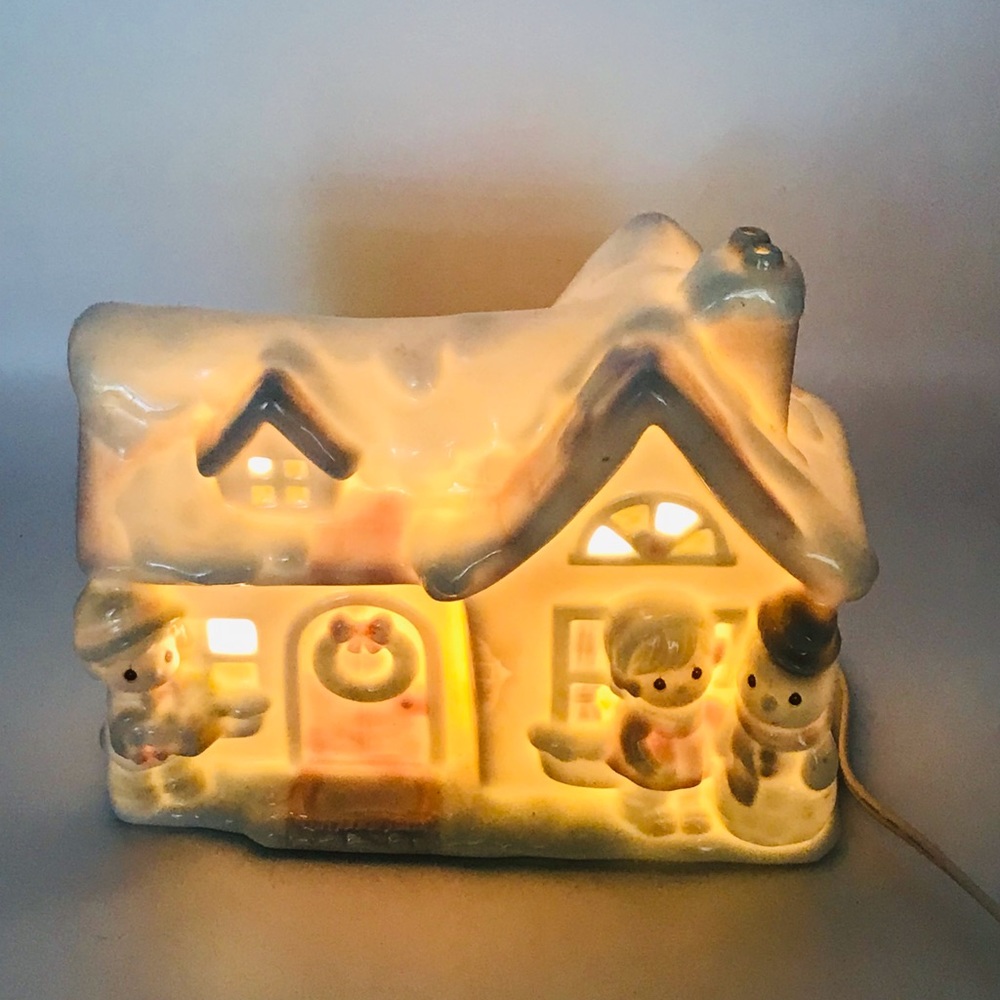 Vintage 1994 Precious Moments Christmas Sugar Townhouse night light by Ernesto